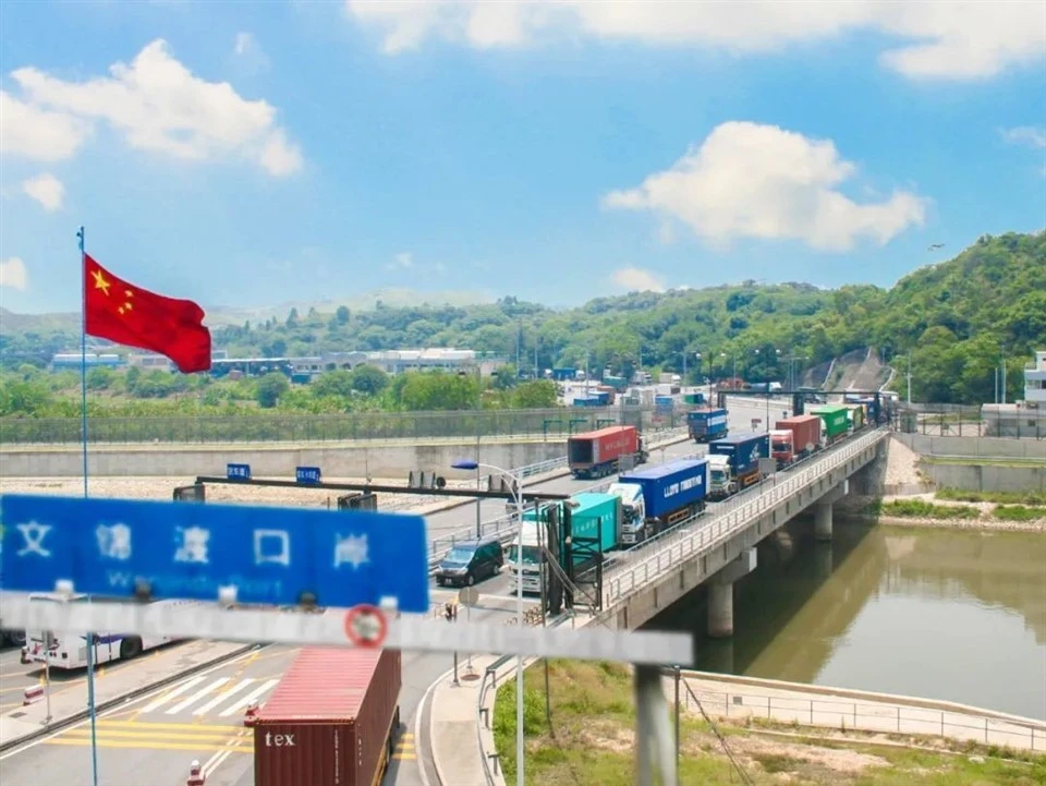 Kiinan Britannian tiekuljetusten toimitus ovelle